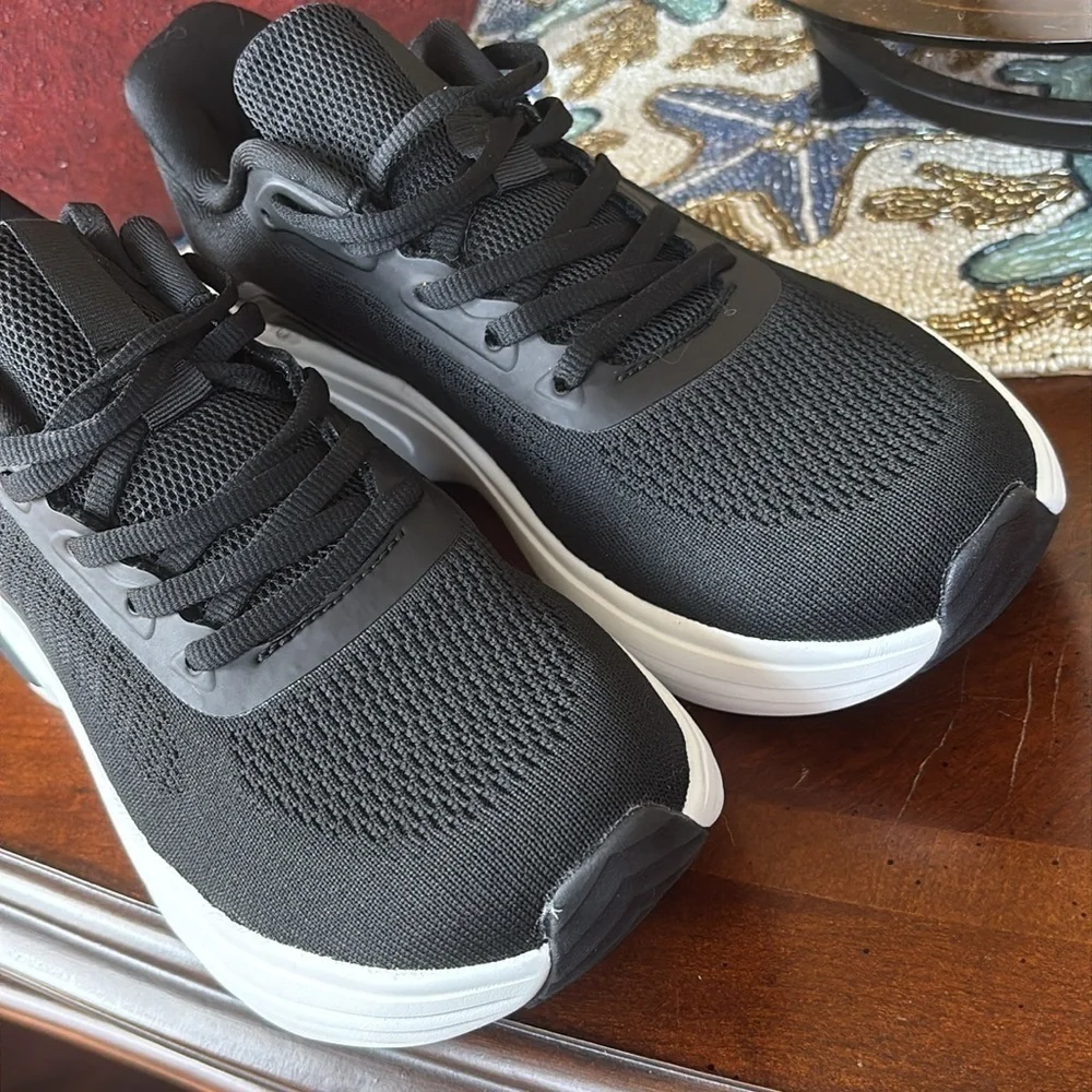 Brand New Cushion Support Sneakers Black White Lightweight Athletic Tennis Shoe